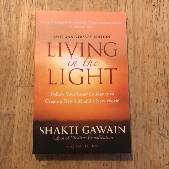 Living In The Light by Shakti Gawain - Picture 1 of 5